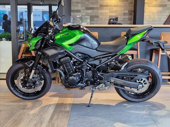 KAWASAKI Z900 KAWASAKI Z900